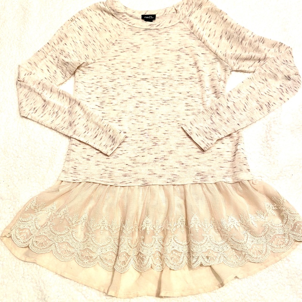 Long sleeve ruffle bottom top